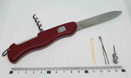 Collection of 5 pocket knives ( Opinel x 2, Victorinox x 2, Kershaw x 1)