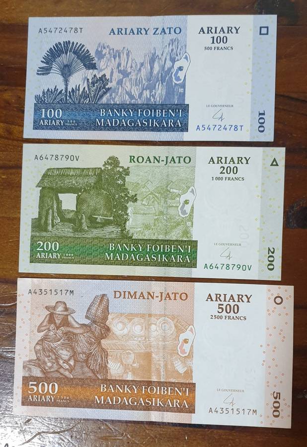 LOT OF UNC AFRICA BANK NOTES (TOTAL OF 12)