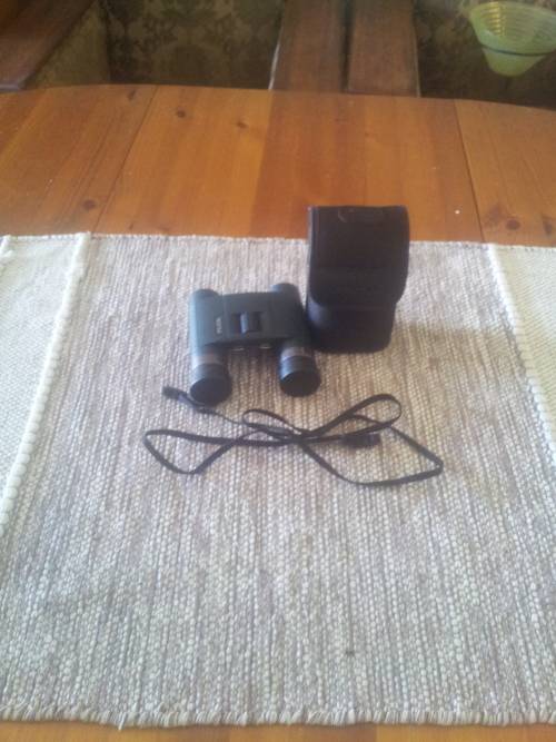 PENTAX BINOCULOURS WITH BAG AS NEW