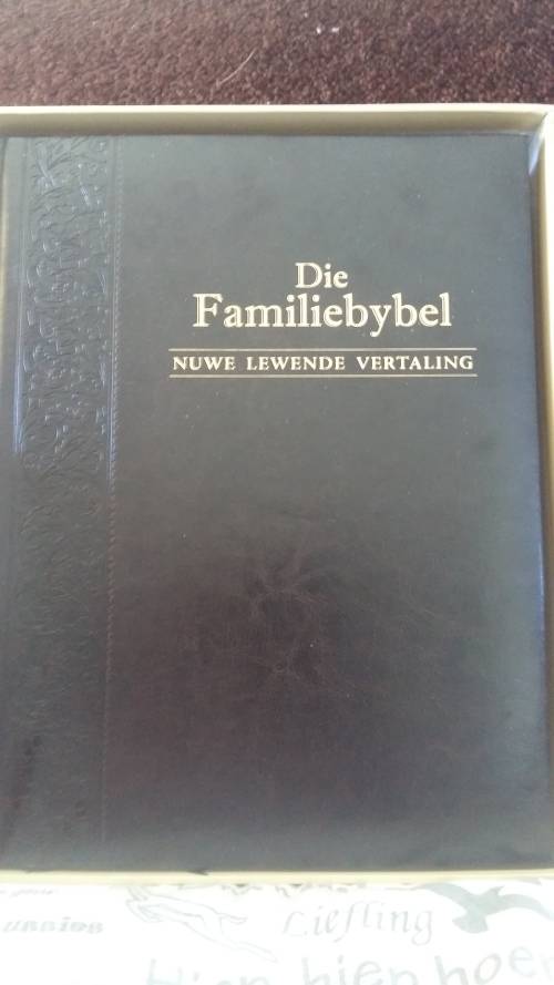 GROOT FAMILIE BYBEL SOOS NUUT