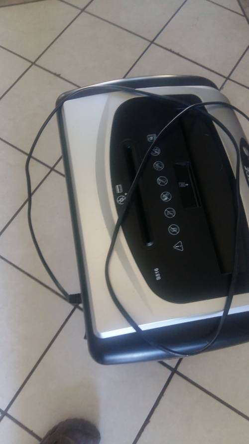 PARROT PAPER SHREDDER MASJIEN IN PUIK TOESTAND