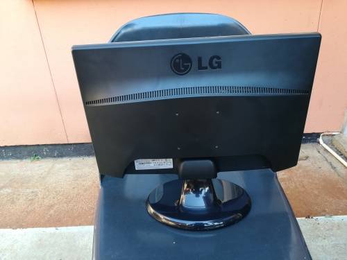 19' LG LCD Monitor