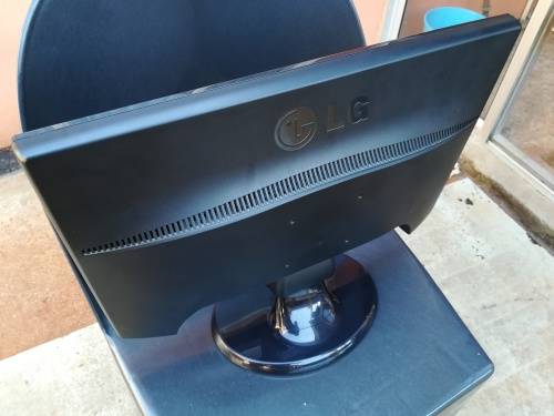 19' LG LCD Monitor