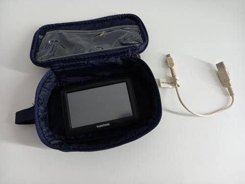 [EASTER DEALS] TomTom GPS Bundle | Power Cable | Carry Bag | Touchscreen GPS