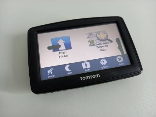 [EASTER DEALS] TomTom GPS Bundle | Power Cable | Carry Bag | Touchscreen GPS