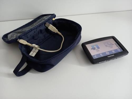 [EASTER DEALS] TomTom GPS Bundle | Power Cable | Carry Bag | Touchscreen GPS