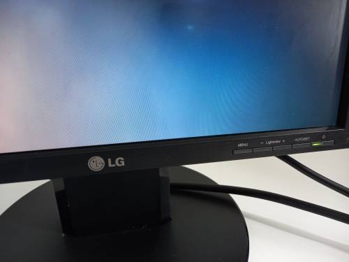 17-inch LG Flatron LCD Monitor (Tested & Working) | 1280 x 1024 Resolution | VGA Port + FREE Cables