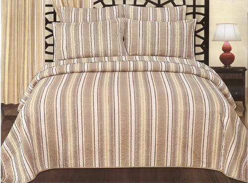 ! FIRST ON BID OR BUY ! 10 - PIECE LIGHT COMFORTER SET - QUEEN SIZE
