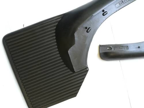 ISUZU KB 1995+  (4 X 2) MUDFLAPS