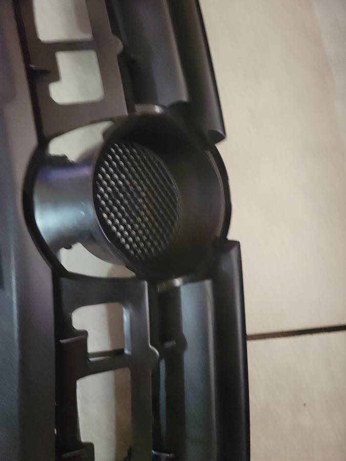 VW POLO FRONT  CENTRE GRILLE