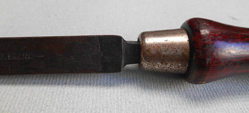 Vintage Moore & Wright Triangular scaper made in England