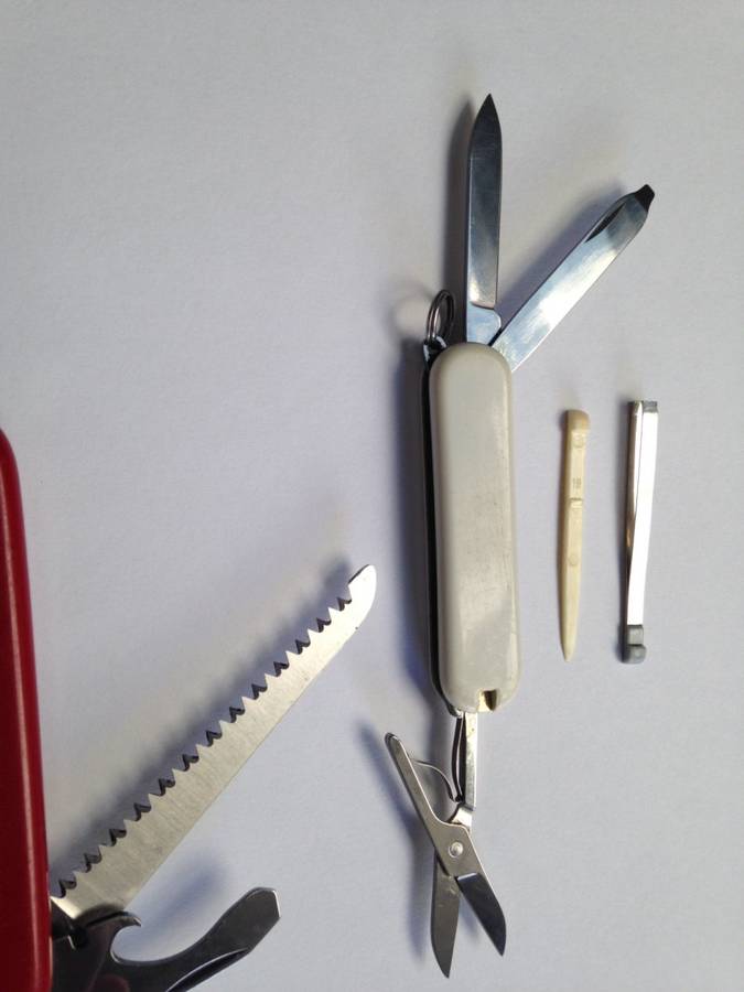 Pocket knife Lot: 2 Swiss Army Victorinox knives
