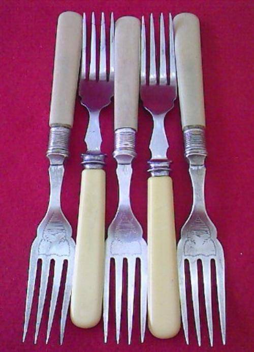 5 MIXED FISH FORKS (SOME WITH BONE HANDLES)