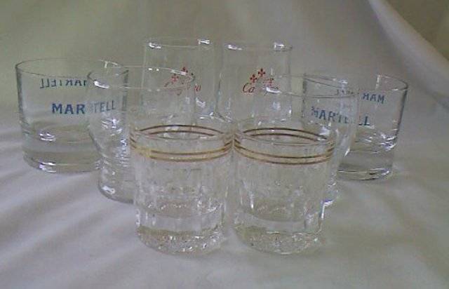 8 COLLECTORS GLASSES FOR YOUR BAR : FOR USE OR DISPLAY