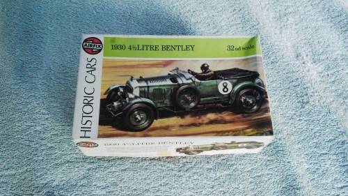 4.5 L Bentley plastic model kit -- complete kit w/ box and assy instructions
