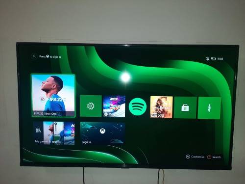 XBOX SERIES S | 4K UHD | 512GB | 2 REMOTES | FIFA 22 | GTA 5 | 2 MONTH ULTIMATE GAME PASS | MINT