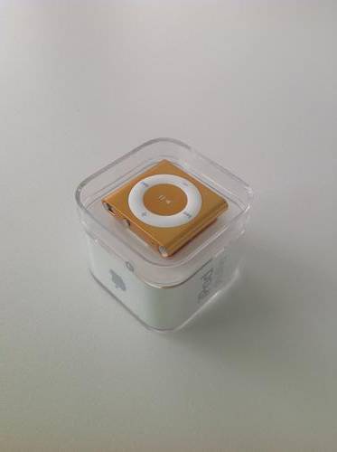iPod shuffle 2GB gold