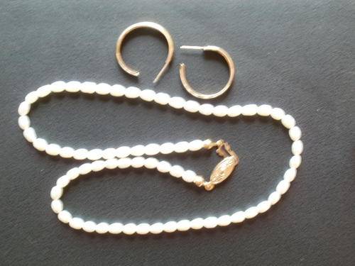 9CT Gold Hoop Earings with Pearl Necklace ( Genuine gold )