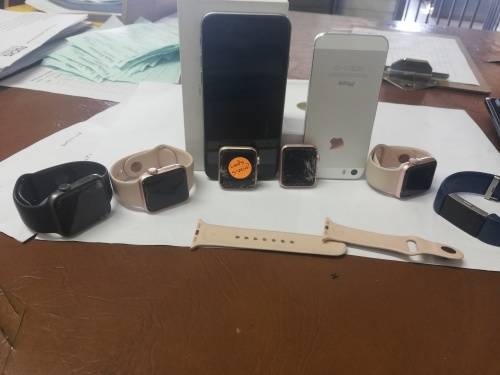 Iphone 6, Iphone 5S & 5 x Apple 2 Watches (Massive Bargain) worth over R30k