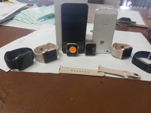 Iphone 6, Iphone 5S & 5 x Apple 2 Watches (Massive Bargain) worth over R30k