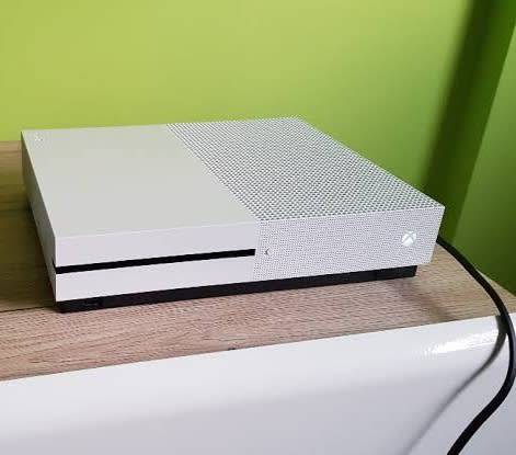 Microsoft Xbox One S