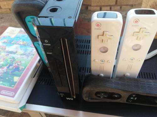 Nintendo Wii  system with free games