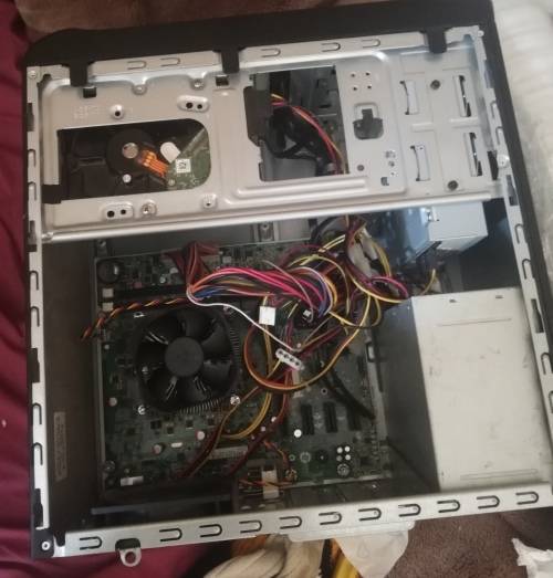 Hp Pro 3300, 500gb, 4GBram, 2.5Ghz, Windows 10, monitor included