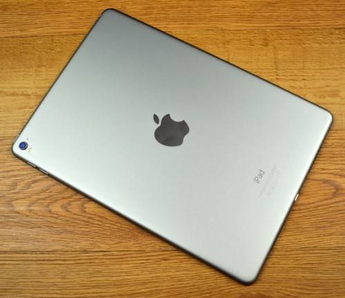 Monstrous iPad Pro 9.7 (A1674)256gb rom, 12mp, 2gb ram, 7406 mAh battery. In prestine condition