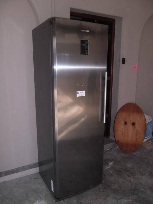 Samsung upright freezer hardly used