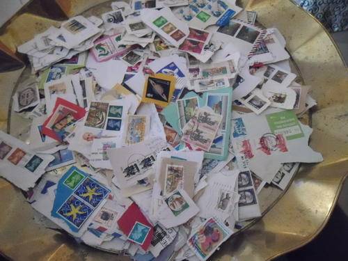 1 lot of 100's of stamps from around the world