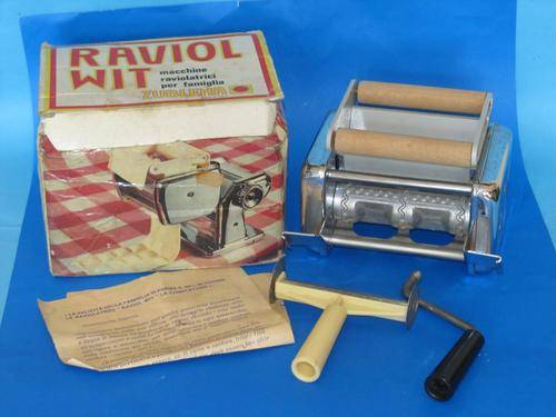 RAVIOLIS PASTA CUTTER