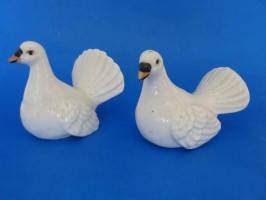 DOVE  SALT & PEPPER POTS