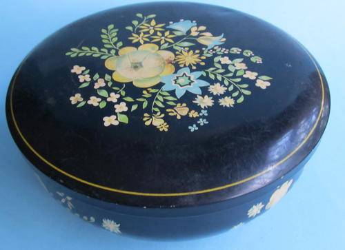 OLD BISCUIT TIN