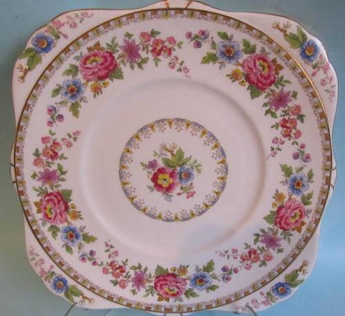 ROYAL GRAFTON "MALVERN" CAKE PLATE