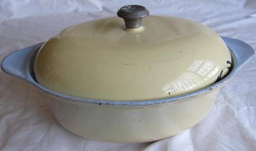 ENAMEL / CAST IRON POT