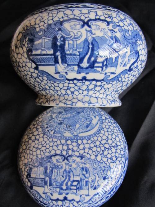 ADAMS BLUE & WHITE  TRINKET BOX