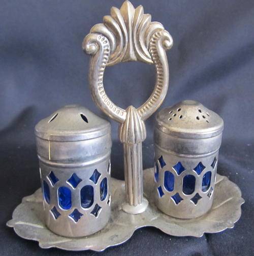 VINTAGE SALT & PEPPER SET