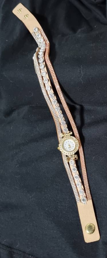 Women`s Luxury Rhinestone Quartz Watch Shiny Fashion Analog PU Leather Wrap Bracelet Wrist Watch