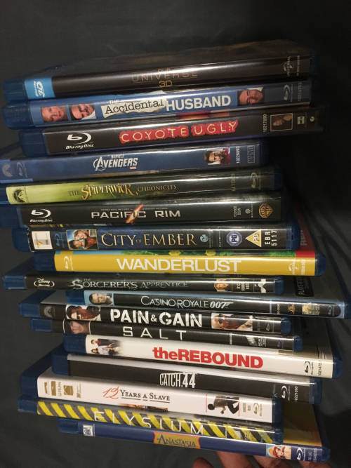 Samsung 3D, Blu Ray & dvd player + 16 Original Blu Ray Movies + Remote  - Christmas bundle