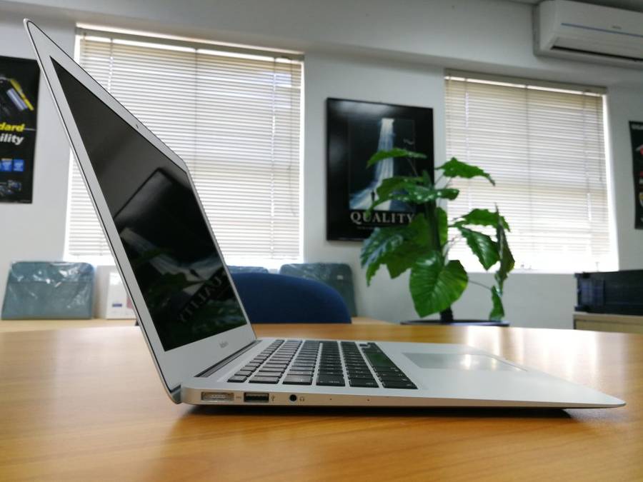 APPLE MACBOOK AIR CORE i5 13INCH!!!