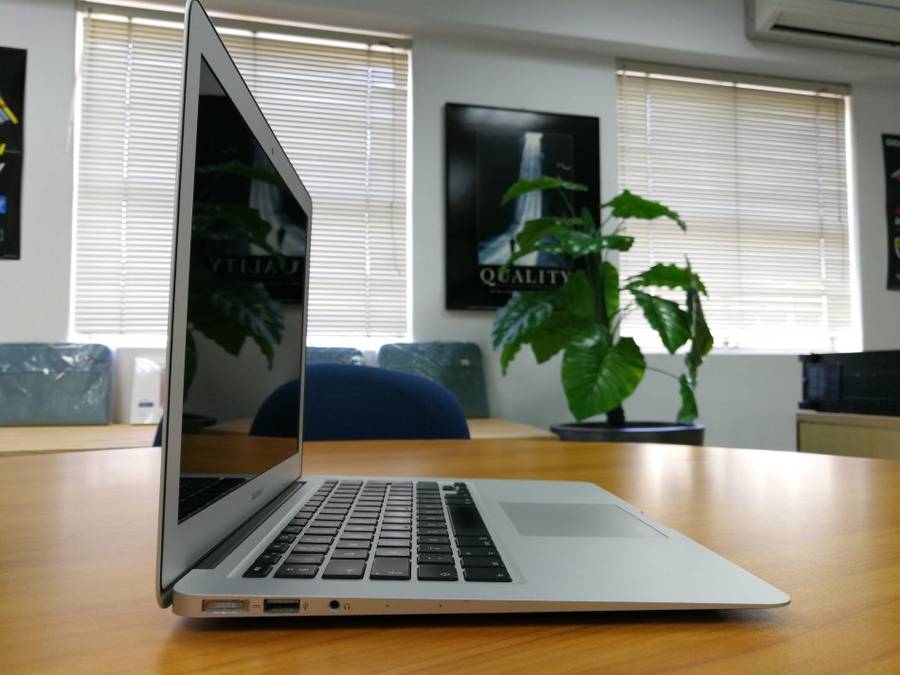 APPLE MACBOOK AIR CORE i5 13INCH!!!