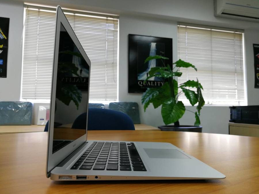 APPLE MACBOOK AIR CORE i5 13INCH!!!