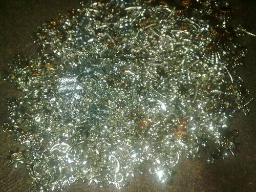 600 x assorted charms