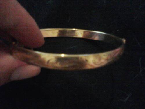 9CT GOLD BANGLE (SOLID GOLD)