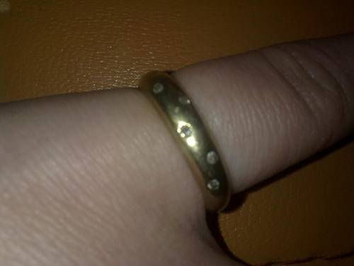 9CT SOLID GOLD RING WITH CZ'S