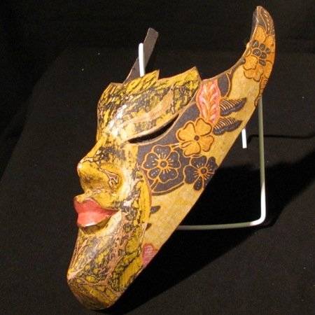 Beautifully Decorated Indonesian Mask 24 x 12 x 6cm