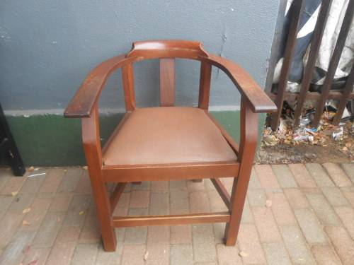 Lovely Institutional Tub Chair (In great condition)
