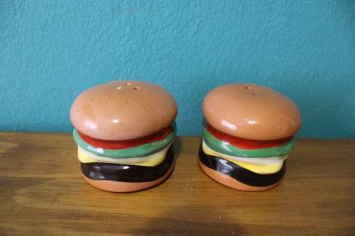 Novelty Burger Shaped Salt and Pepper Set