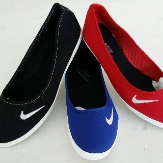 ladies nike shoes