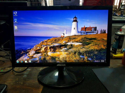 Mecer 19" LCD Screen in | Perfect Condition